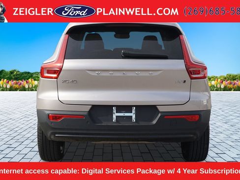 Used 2024 Volvo XC40 B5 Plus w/ Protection Package Premier AWD/4WD image 4