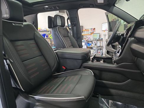Used 2026 GMC Yukon AT4 Ultimate AWD/4WD image 10
