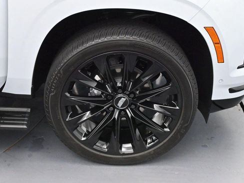 Certified 2026 Cadillac Escalade ESV Platinum Sport w/ LPO, ONYX Package AWD/4WD image 41