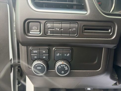 Used 2021 Chevrolet Tahoe Z71 image 16