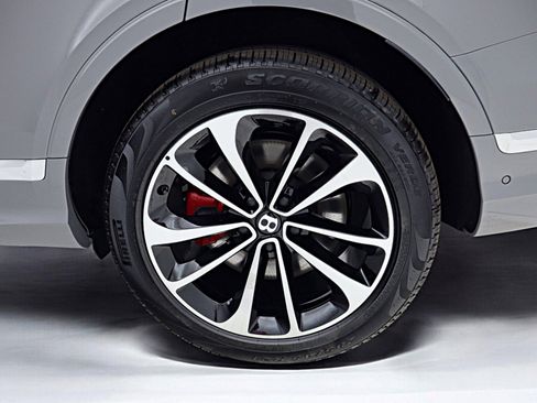 New 2025 Bentley Bentayga image 52