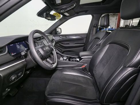 Used 2023 Jeep Grand Cherokee L Laredo image 41