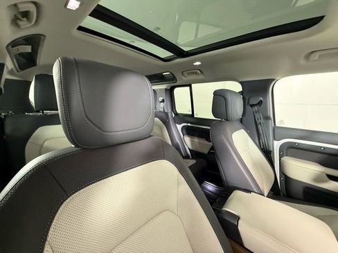 Used 2024 Land Rover Defender 110 X-Dynamic SE image 32