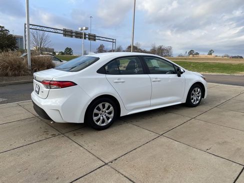 Used 2024 Toyota Corolla LE image 11