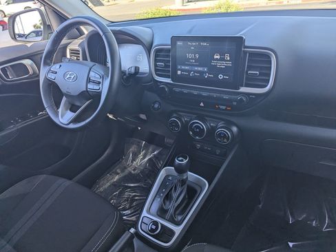 Used 2025 Hyundai Venue SEL image 13