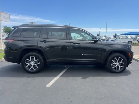 Used 2023 Jeep Grand Cherokee L Limited w/ Luxury Tech Group II AWD/4WD image 14