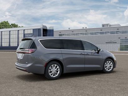 New 2025 Chrysler Pacifica Select