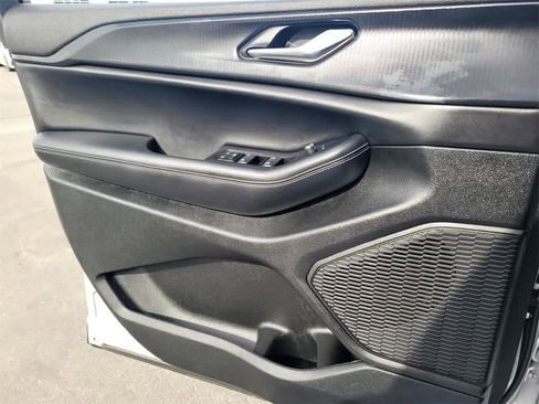 Used 2024 Jeep Grand Cherokee Laredo X image 16