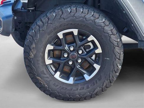 Used 2025 Jeep Wrangler Unlimited Rubicon AWD/4WD image 14