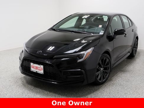 Used 2025 Toyota Corolla SE image 2