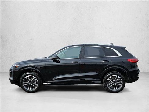 Certified 2025 Audi Q5 Premium w/ Convenience Package AWD/4WD image 9