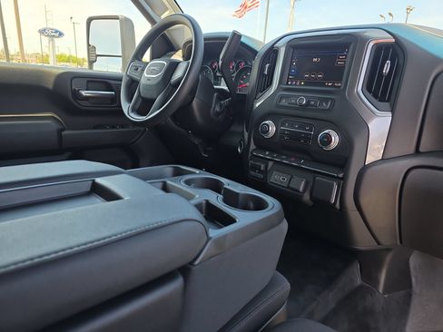 Used 2024 GMC Sierra 2500 Pro w/ Convenience Package AWD/4WD image 16