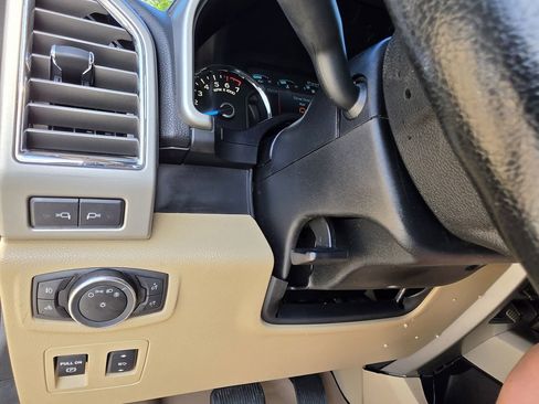 Used 2015 Ford F150 4x4 SuperCrew image 21