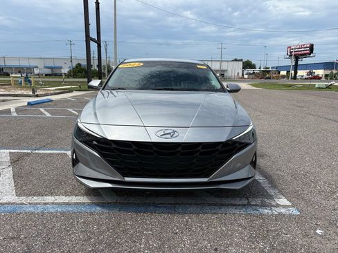 Used 2023 Hyundai Elantra SEL FWD image 8