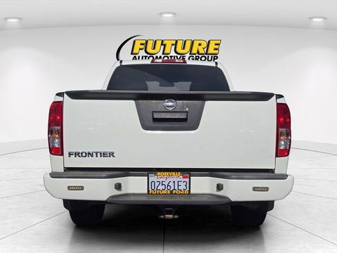 Used 2020 Nissan Frontier S RWD image 5