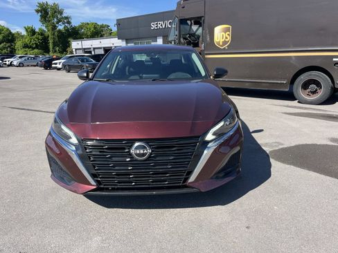Used 2024 Nissan Altima 2.5 SV AWD/4WD image 8