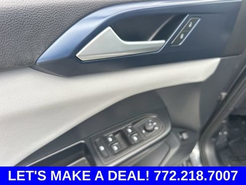 Certified 2023 Volkswagen Taos SE w/ Panoramic Sunroof Package FWD image 19