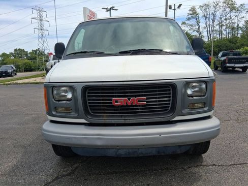 Used 2002 GMC Savana 3500 RWD image 2
