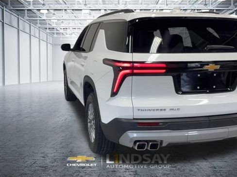 Used 2025 Chevrolet Traverse LT AWD/4WD image 8