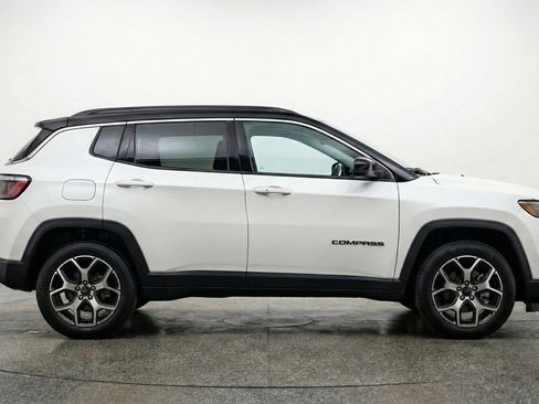 Used 2025 Jeep Compass Limited image 11