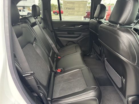 New 2025 Jeep Grand Cherokee Altitude image 17