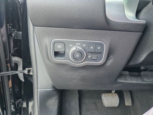 Used 2023 Mercedes-Benz GLB 250 image 22