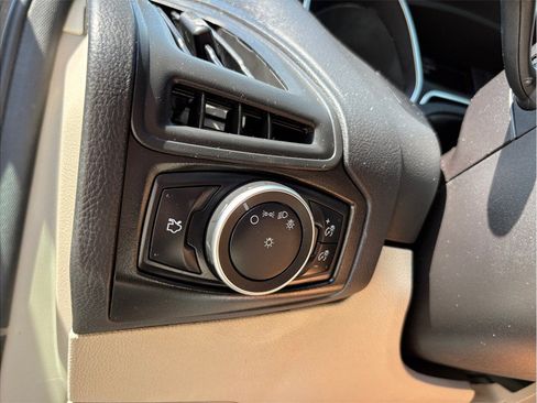 Used 2015 Ford Focus SE FWD image 26