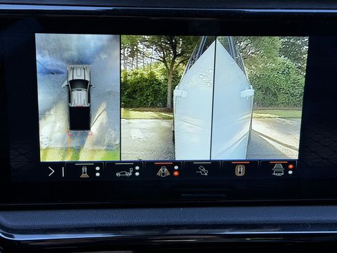 Used 2024 GMC Sierra 2500 AT4 w/ AT4 Premium Plus Package AWD/4WD image 12