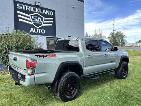 Used 2022 Toyota Tacoma TRD Off-Road w/ Technology Package AWD/4WD image 7