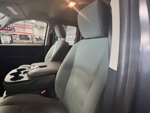 Used 2017 RAM 1500 Express AWD/4WD image 4