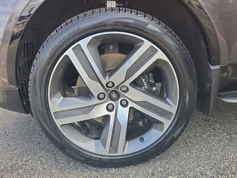Certified 2023 Land Rover Discovery Metropolitan Edition AWD/4WD image 28