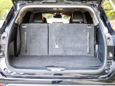 Used 2024 Toyota Highlander XLE image 34