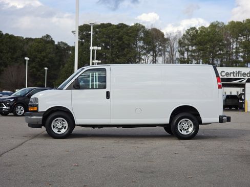Used 2024 Chevrolet Express 2500 w/ Driver Convenience Package image 4