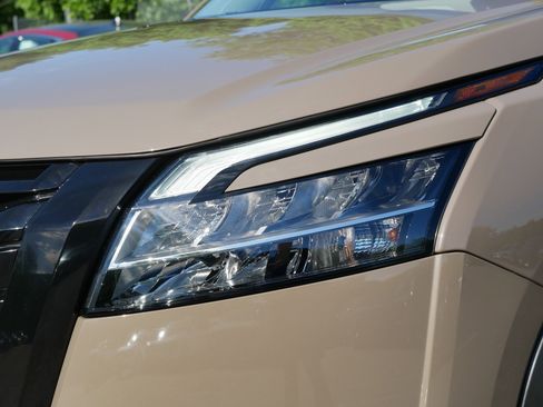 Certified 2023 Nissan Pathfinder Platinum AWD/4WD image 16
