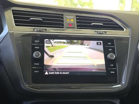 Used 2018 Volkswagen Tiguan SEL FWD image 17