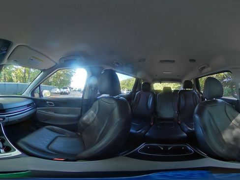 Used 2026 Kia Carnival FWD image 44