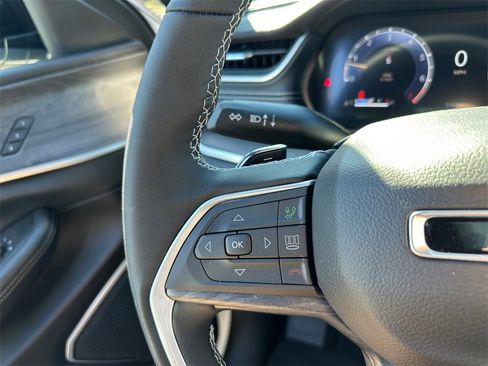 Used 2024 Jeep Grand Cherokee Limited w/ Black Appearance Package image 23