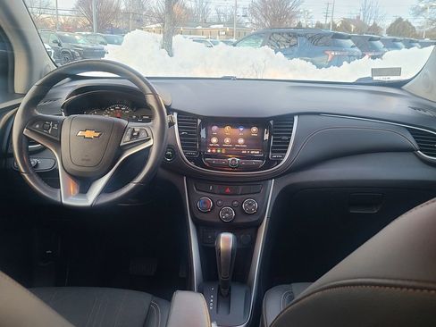 Used 2022 Chevrolet Trax LT w/ LT Convenience Package image 26