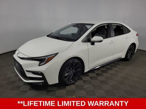 Used 2026 Toyota Corolla SE FWD image 3