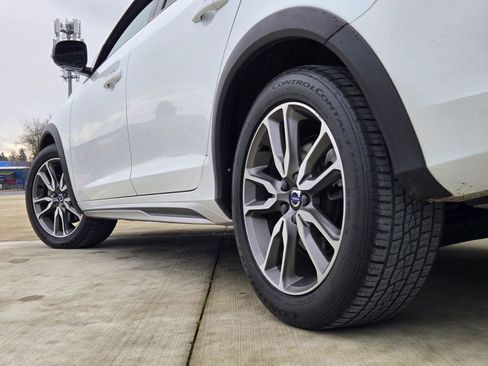 Used 2016 Volvo V60 T5 Cross Country w/ Convenience Package image 37