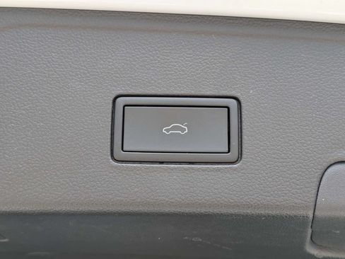 Certified 2024 Volkswagen Atlas Cross Sport SE FWD image 15