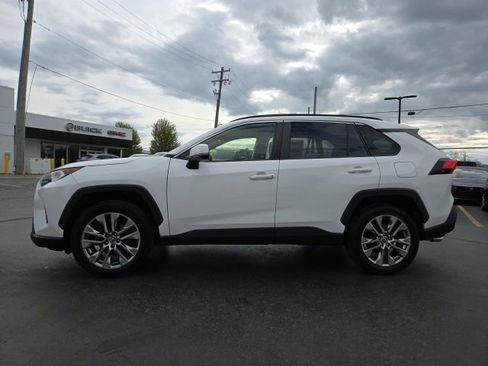 Used 2019 Toyota RAV4 XLE Premium w/ All Weather Liner Package AWD/4WD image 4