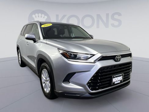 Used 2025 Toyota Grand Highlander FWD image 2