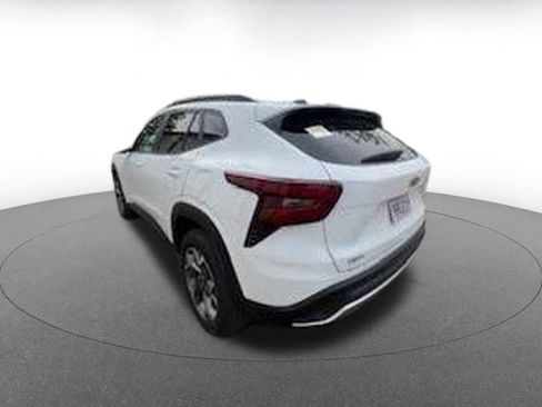 Used 2025 Chevrolet Trax LT image 7