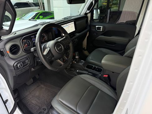 Used 2024 Jeep Gladiator Mojave image 24