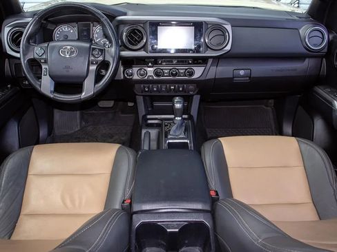 Used 2017 Toyota Tacoma TRD Sport w/ Premium & Technology Package image 18