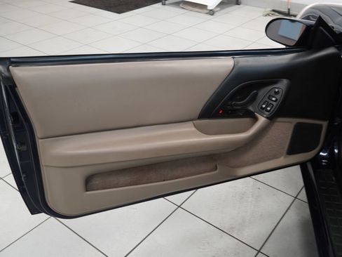 Used 2002 Chevrolet Camaro Z28 w/ Sport Appearance Pkg RWD image 5
