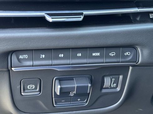 Used 2025 Cadillac Escalade Sport Platinum w/ LPO, Floor Liner Package AWD/4WD image 31