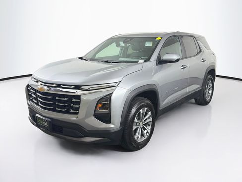 Used 2025 Chevrolet Equinox LT FWD image 3