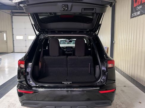 Used 2022 Mitsubishi Outlander ES image 5